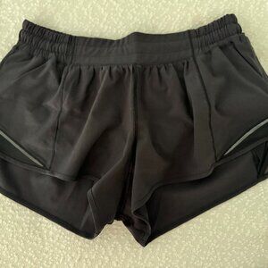 Lululemon Hotty Hot Shorts Low Rise 2.5